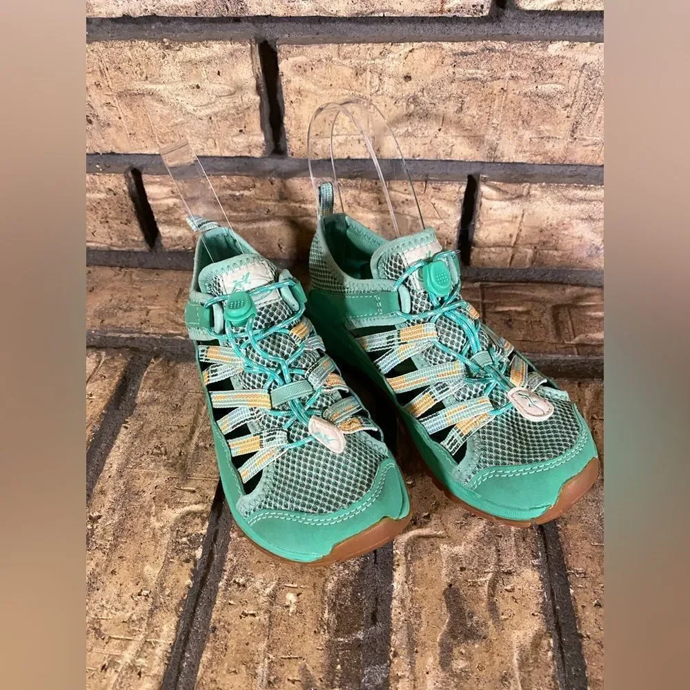 Chacos‎